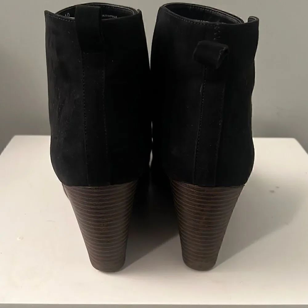Women's Universal Thread Suede Wedge Booties - Picture 7 of 9